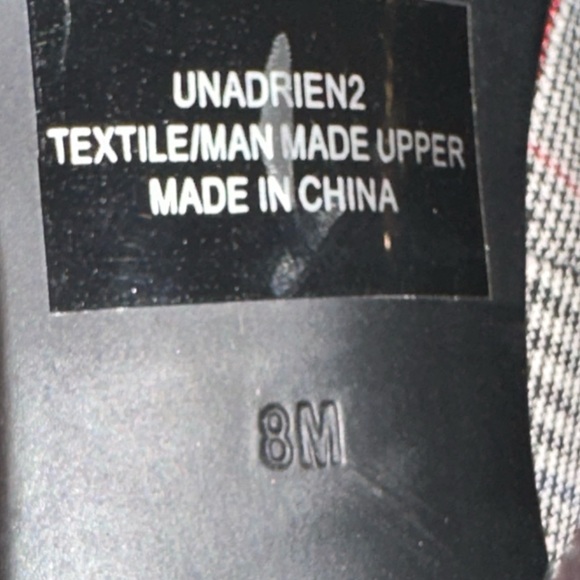 Size 8 Unisa black gray and red houndstooth 3.5” heel - Picture 4 of 6